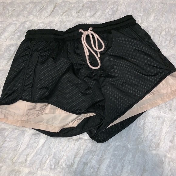 Fashion Nova Pants - Fashionnova gym shorts with nude lining
